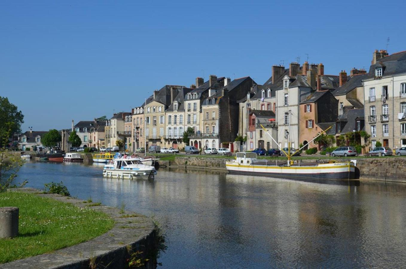 Spacieux T3 Lumineux Dans Quartier Historique Avec Wifi Redon Bagian luar foto