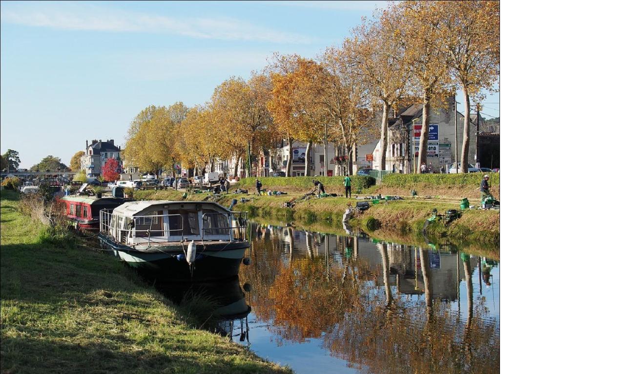 Spacieux T3 Lumineux Dans Quartier Historique Avec Wifi Redon Bagian luar foto